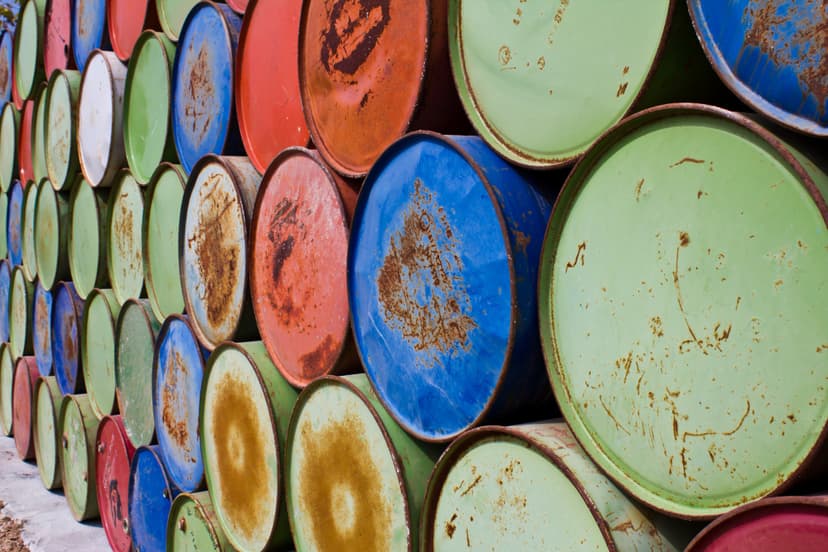 Oil Prices Move Above $100 as Supply Concerns Intensify Around Key Shipping Routes